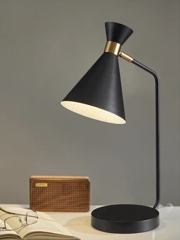 Настольная лампа с беспроводной зарядкой для Iphone Прикроватный столик в спальне Творческая личность Теплая романтическая домашняя лампа для чтения